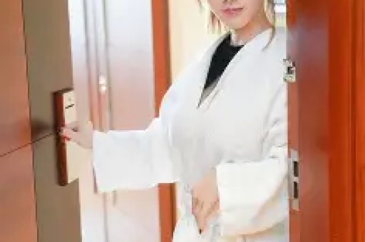 五一假期娱乐圈爆红！三个大瓜引热议——艳星削发为尼、断绝父子关系、知名女星被控出轨