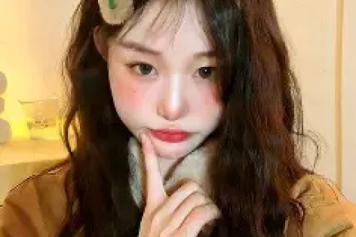 刚分手一周！八卦媒体爆料：维尼修斯在私人场所与数位女性聚会