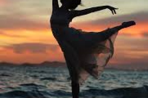 大批明星集体翻车董宇辉遭遇网友：这一次狼真的来了